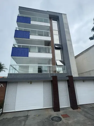 Apartamento com elevador em Marileia com planejados na cozinha
