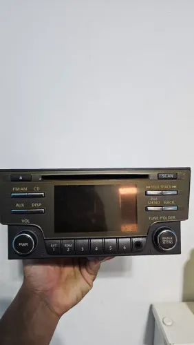 Multimídia Original Sentra com moldura