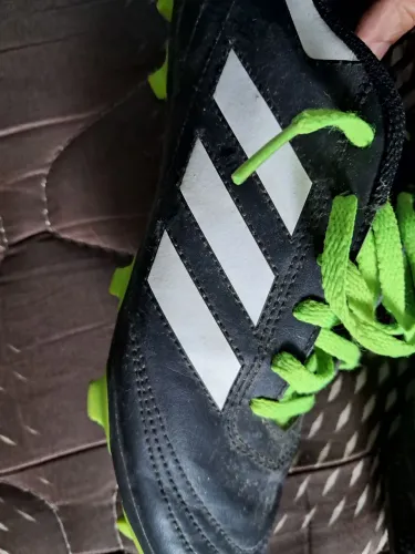 Chuteira adidas