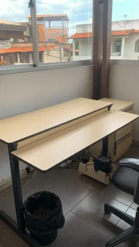 Mesa escritório simples bege