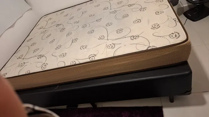 Cama de casal grande e linda 250,00 completa