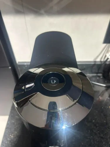 Cafeteira Eletrica Nespresso Vertuo 