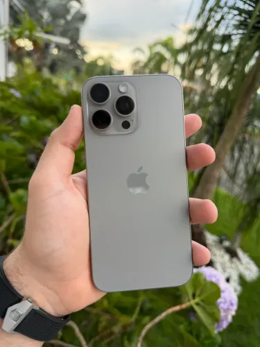 Iphone 16 pro max / natural / 256gb / impecável