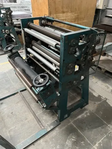 Máquina de papel interfolha duas dobras