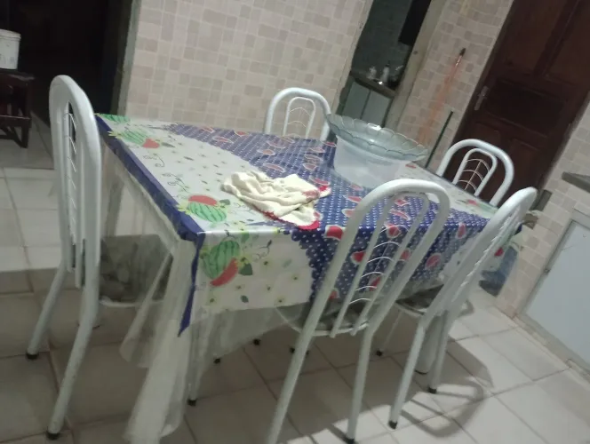 Mesa de cozinha com 6 cadeiras