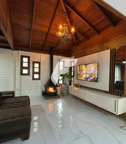 Casa 3 Quartos com Piscina - Ingleses do Rio Vermelho