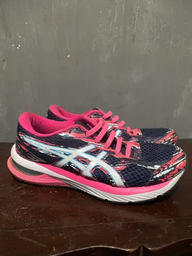 Tênis Asics Tamanho 37