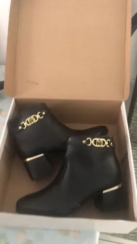 Bota usada uma vez, número 35