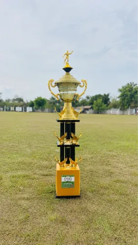 TROFÉU ( 1,85 M de altura )