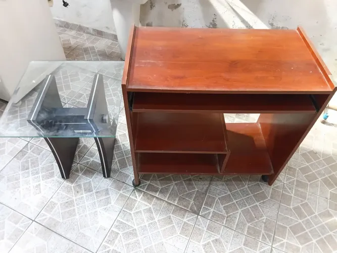 Mesa p CPU e mesa de centro c vidro