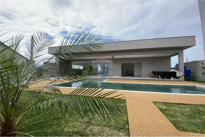 Casa nova com 4 quartos e piscina no condomínio Residencial Gaudí Porto Seguro Bahia