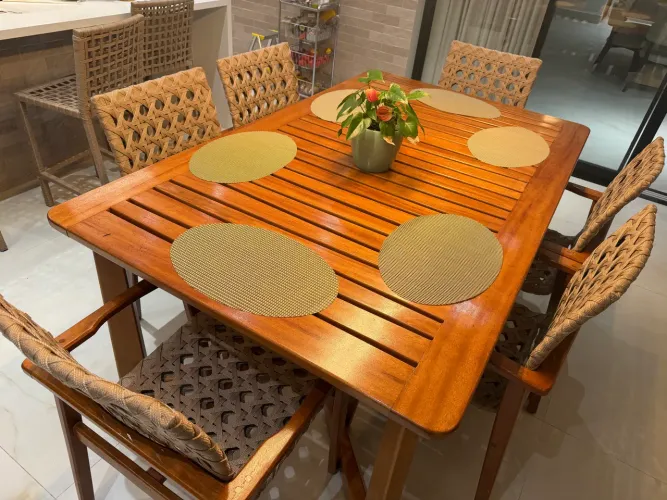 Mesa com 8 cadeiras com corda náutica