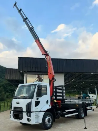 Ford cargo 1519 4x2 - 2013 Munck Madal 15T