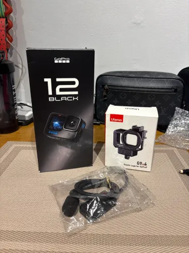 GoPro Hero 12 Black + adaptador de microfone e microfone dudacell + case Ulanzi
