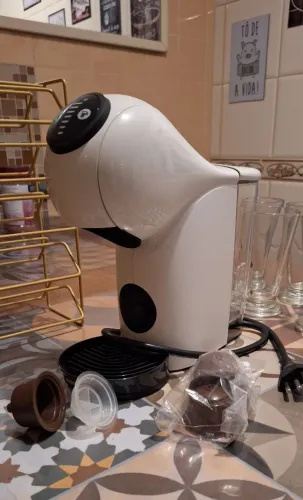 Dolce Gusto Branca seminova 220v com acessórios