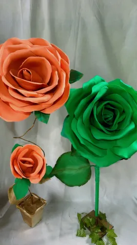 Rosas gigantes vitrine e decoração