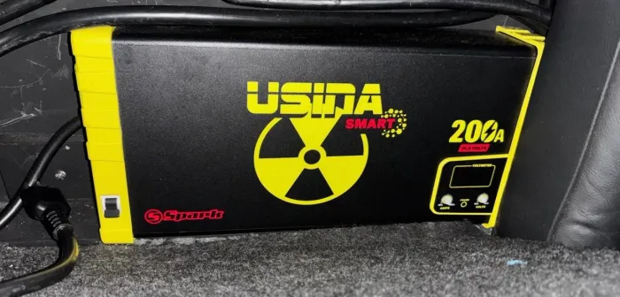 Fonte Automotiva Spark Usina 200A 220V 14,4V Amarelo Voltímetro