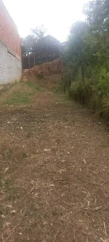 Ótimo terreno pra quem quer construir para morar e ou alugar