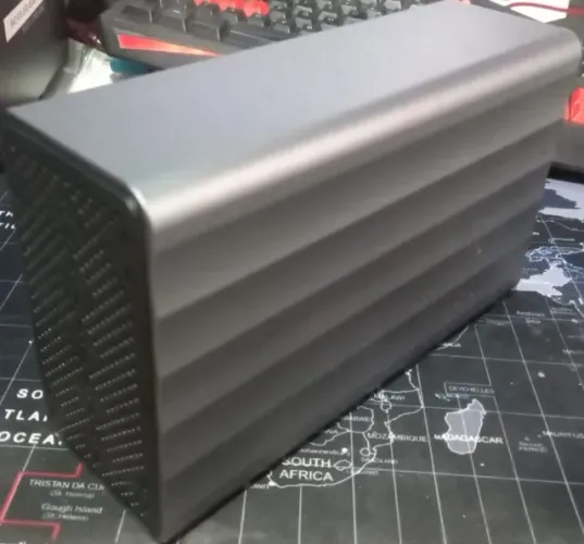 CASE EXTERNA COM 2 HDs (1TB+ 1.5TB)