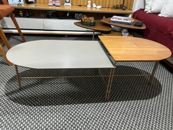 Mesa de centro em madeira dois andares