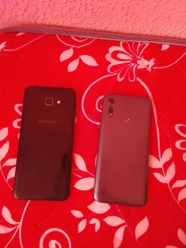 Vendo 2 telefone por 250 