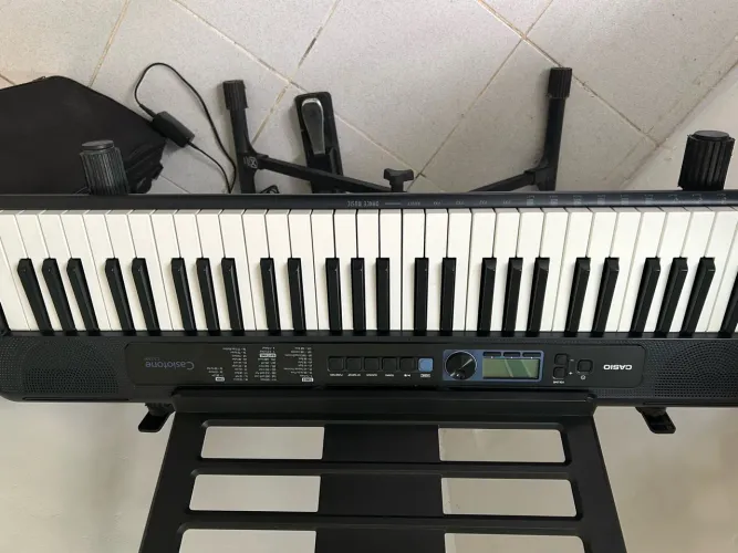 Teclado Casio + Pedal e Suporte