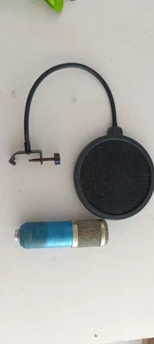 Microfone Condensador + Pop Filter - Ideal para Podcast e Home Studio