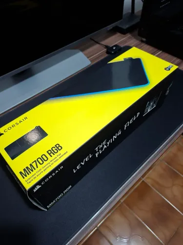 Mousepad Corsair MM700 RGB Estendido em perfeito estado. Sem manchas ou marcas de uso.