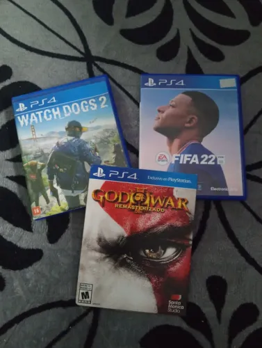 Vendo PS4 Slim 1TB semi-novo, com dois controles orig e 3 jogos mídia física originais