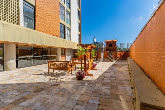 Apartamento no Edifício Theodoro Scheneider, 02 Quartos, 01 Vaga, Bigorrilho, Curitiba.