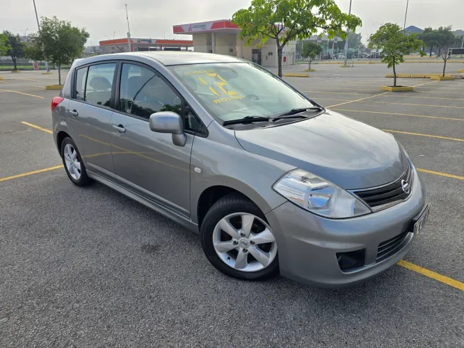 Nissan Tiida SL 1.8/1.8 Flex 16V Mec. 2012