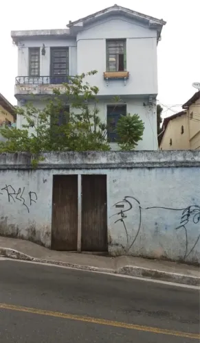 Aluga-se casa térrea no Barbalho, em frente ao RH do Hospital Santa Izabel. 2/4