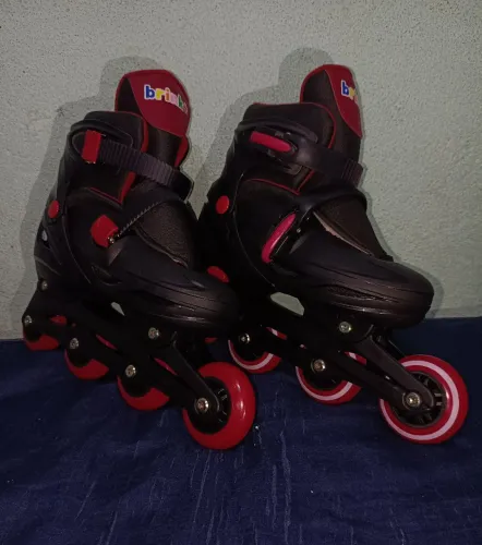 Vende-se patins, nunca usado. Acompanha bolsa. 