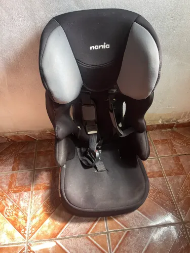 Cadeirinha de bebê / semi-nova  