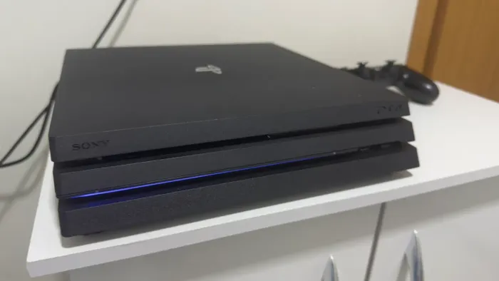 Ps4 pro 1 tera desbloqueio 11.00 com 10 jogos