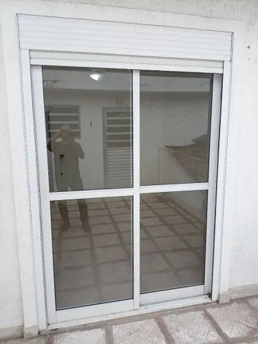 Porta Deslizante Com Cortina Persiana integrada! 