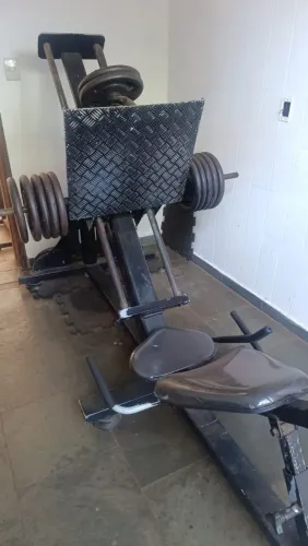 Leg Press 45- Aparelho de academia 