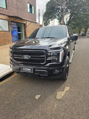 Ford F-150 Lariat Black 4X4 5.0 V8 2025