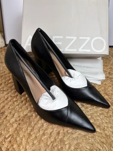 Scarpin em couro Arezzo 38 (novo)