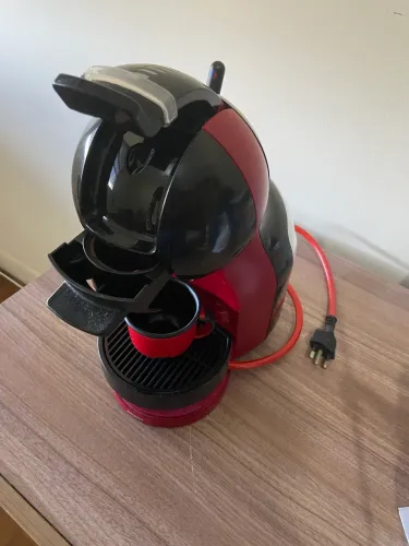 Cafeteira Nescafé Dolce Gusto Mini Me Vermelha e Preta 127v
