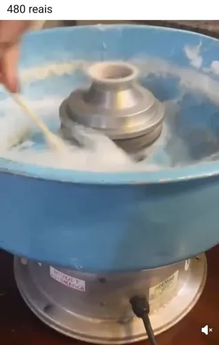 Vendo máquina de algodão doce está funcionando precisa fazer manutenção