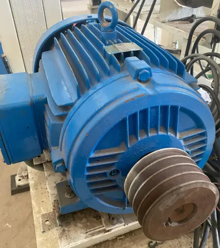 MOTOR TRIFÁSICO DE 40 CV