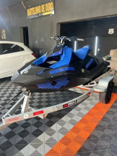 Spark trixx jet ski