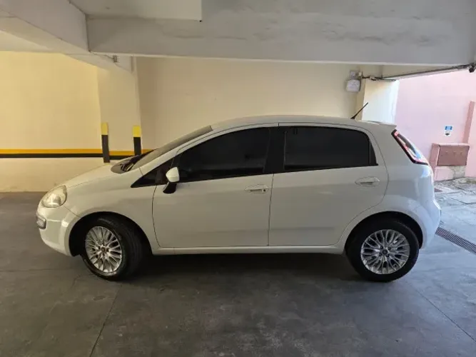 Fiat Punto Essence 1.6 Flex 16V 5P 2015