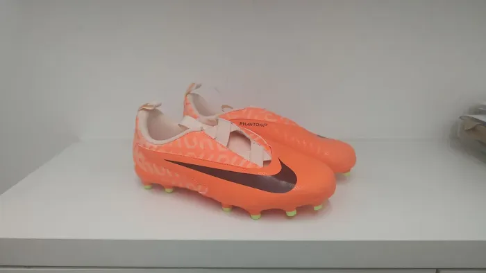 Chuteira Nike Phantom GX Campo - Sem Uso