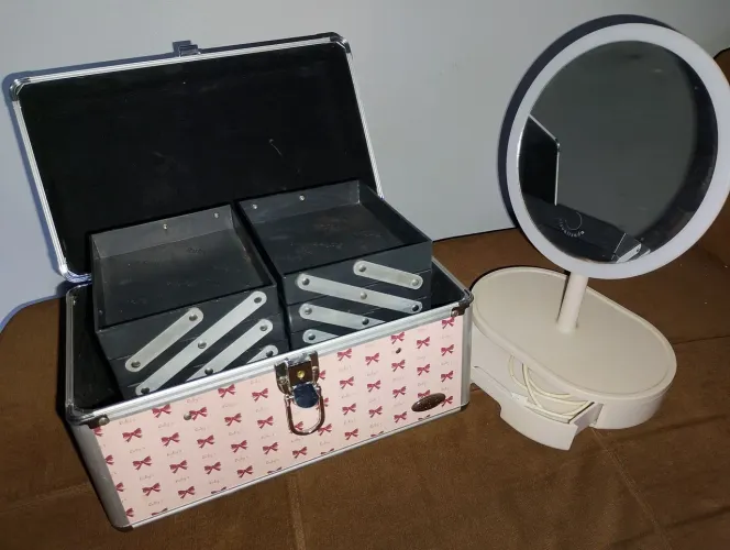 Maleta de maquiagem + espelho led
