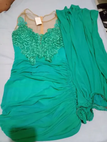 Vende-se este vestido para festa e casamentos.