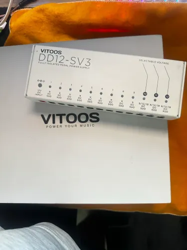 Fonte isolada Vitoos dd12-sv3 usada completa