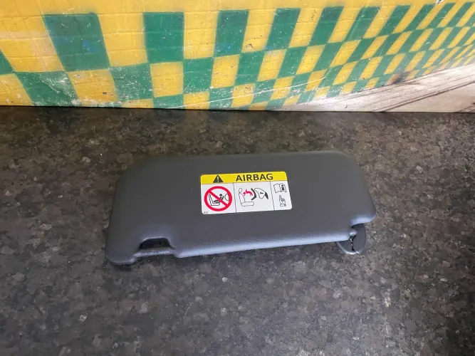 Quebra sol lado direito black Toyota corolla grs 2023 