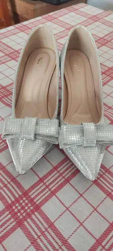 Sapato Scarpin Brilhante Feminino Com Laço Salto Baixo 6cm Festa Brilho Bico Fino